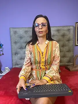 Snapshot of Miss_ellien chatting on July 2026 04:18:02 AM Miss ellien online show from July 2026 04:18:02 AM