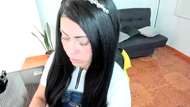 Snapshot of Tania_mature chatting on October 2025 05:46:01 PM Tania mature online show from October 2025 05:46:01 PM