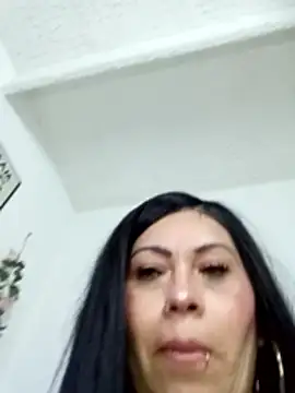 Tania mature online show from June 2026 06:00:02 PM