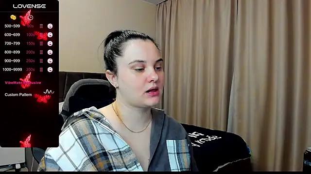 Snapshot of AlanaBrox chatting on October 2025 09:22:01 PM AlanaBrox online show from October 2025 09:22:01 PM