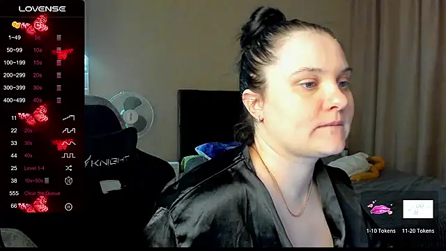 Snapshot of AlanaBrox chatting on November 2025 12:10:01 AM AlanaBrox online show from November 2025 12:10:01 AM