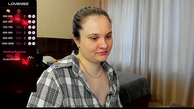 Snapshot of AlanaBrox chatting on November 2025 07:30:01 AM AlanaBrox online show from November 2025 07:30:01 AM