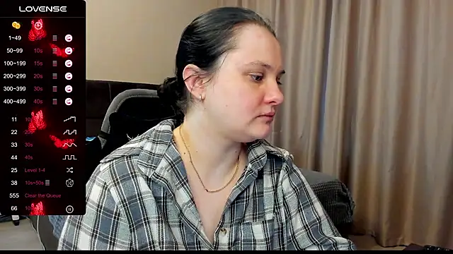 Snapshot of AlanaBrox chatting on November 2025 11:38:02 AM AlanaBrox online show from November 2025 11:38:02 AM