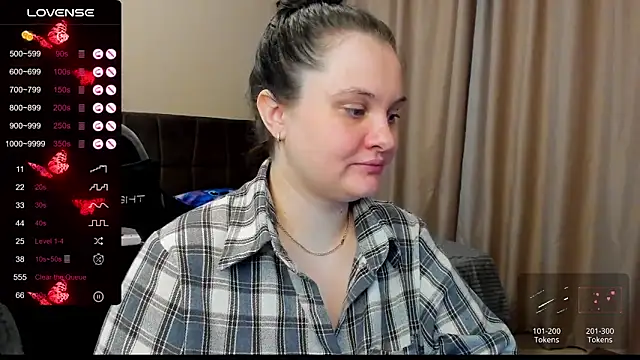 Snapshot of AlanaBrox chatting on November 2025 10:54:02 PM AlanaBrox online show from November 2025 10:54:02 PM