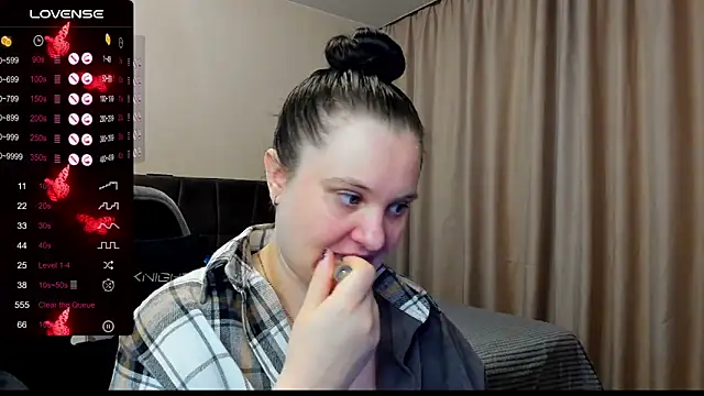 Snapshot of AlanaBrox chatting on December 2025 12:37:02 AM AlanaBrox online show from December 2025 12:37:02 AM