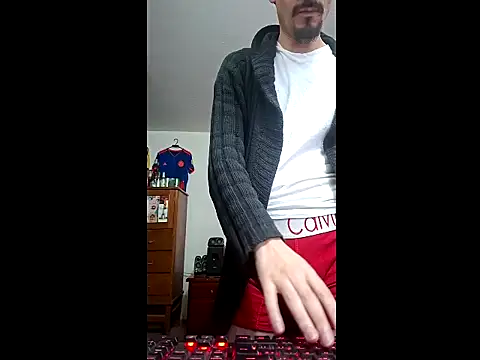 Snapshot of ALBEIROFOOTBALL1992 chatting on March 2026 05:44:01 AM ALBEIROFOOTBALL1992 online show from March 2026 05:44:01 AM