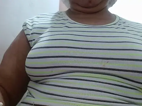 Snapshot of megganplayx chatting on October 2025 09:57:01 PM megganplayx online show from October 2025 09:57:01 PM