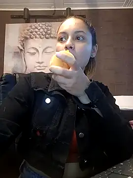 Snapshot of Emiily_W chatting on January 2025 04:20:01 PM Emiily W online show from January 2025 04:20:01 PM