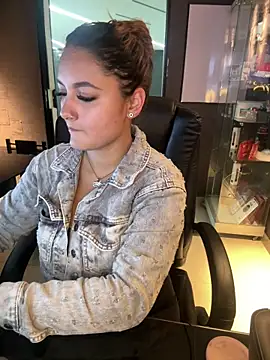 Emiily W online show from December 2025 04:01:02 PM