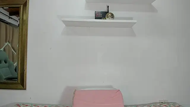 Snapshot of naia_blessed chatting on January 2025 07:13:02 PM naia blessed online show from January 2025 07:13:02 PM