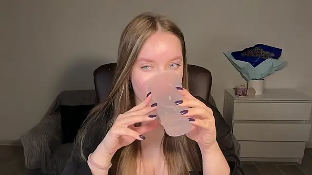 EvaMaddison online show from April 2026 09:06:02 PM