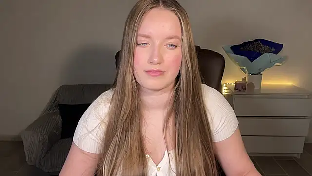 EvaMaddison online show from April 2026 07:33:02 PM