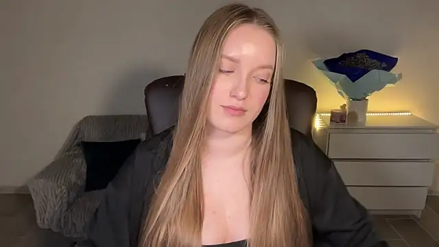 EvaMaddison online show from April 2026 07:56:02 PM