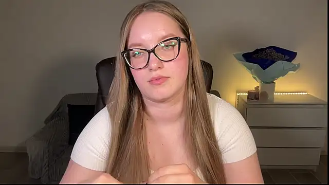 EvaMaddison online show from May 2026 07:11:02 PM
