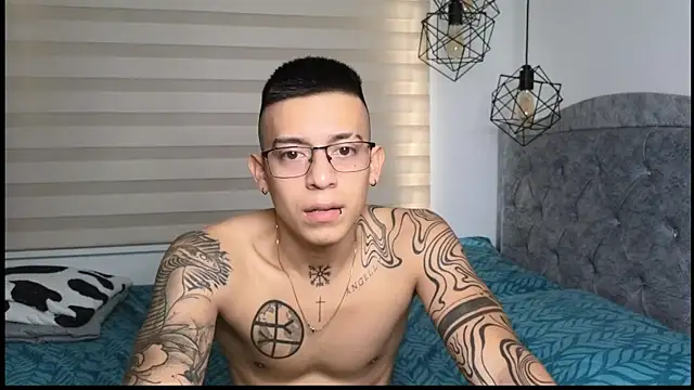 SIXXTOLOVE18 online show from September 2025 06:43:02 PM