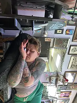 evacheers online show from February 2025 10:28:02 PM