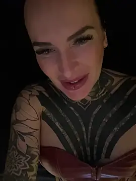 Snapshot of InkedBiitch chatting on December 2024 07:28:01 AM InkedBiitch online show from December 2024 07:28:01 AM