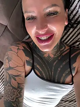 Snapshot of InkedBiitch chatting on September 2025 08:03:01 AM InkedBiitch online show from September 2025 08:03:01 AM