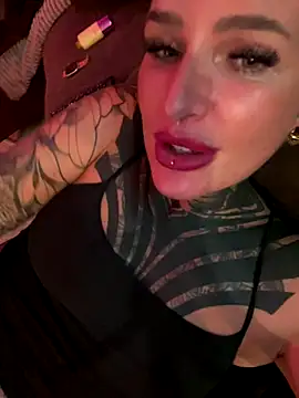 Snapshot of InkedBiitch chatting on October 2025 07:36:01 PM InkedBiitch online show from October 2025 07:36:01 PM