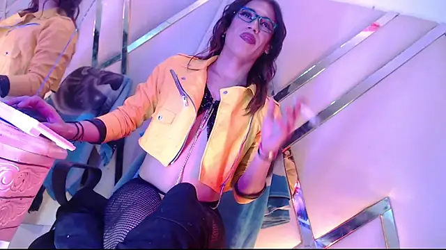 StefyFerrer online show from October 2025 02:45:01 AM