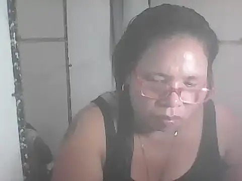 Snapshot of hotwet_mama4uxx chatting on January 2025 01:32:02 PM hotwet mama4uxx online show from January 2025 01:32:02 PM