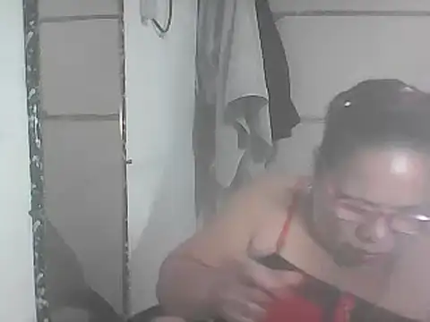 Snapshot of hotwet_mama4uxx chatting on January 2025 01:21:02 PM hotwet mama4uxx online show from January 2025 01:21:02 PM