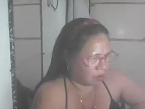 Snapshot of hotwet_mama4uxx chatting on January 2025 01:41:01 PM hotwet mama4uxx online show from January 2025 01:41:01 PM