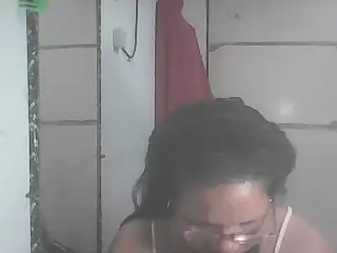 Snapshot of hotwet_mama4uxx chatting on February 2025 06:42:02 PM hotwet mama4uxx online show from February 2025 06:42:02 PM