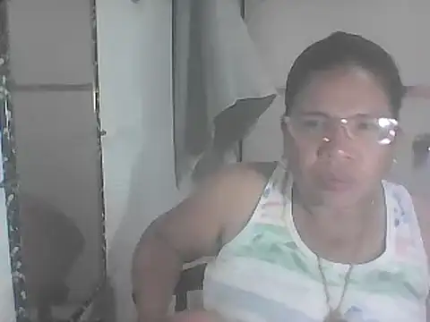 Snapshot of hotwet_mama4uxx chatting on March 2025 12:22:02 PM hotwet mama4uxx online show from March 2025 12:22:02 PM