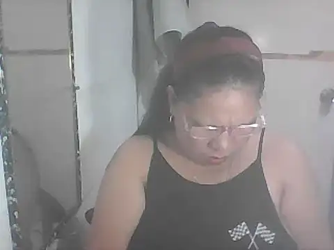 Snapshot of hotwet_mama4uxx chatting on March 2025 02:23:02 PM hotwet mama4uxx online show from March 2025 02:23:02 PM