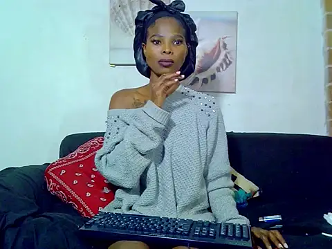 Snapshot of MissParis26 chatting on February 2025 10:45:01 PM MissParis26 online show from February 2025 10:45:01 PM
