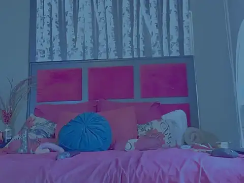 Snapshot of MissParis26 chatting on October 2025 09:43:02 AM MissParis26 online show from October 2025 09:43:02 AM