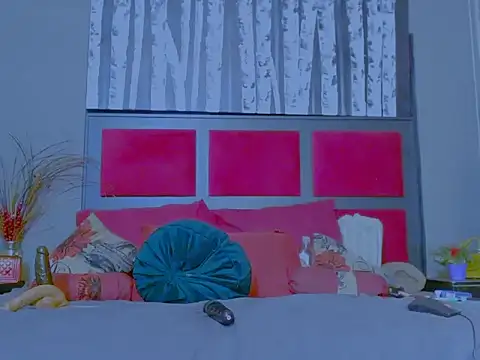 Snapshot of MissParis26 chatting on November 2025 08:53:01 PM MissParis26 online show from November 2025 08:53:01 PM