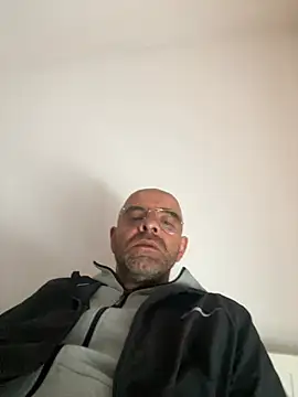 Snapshot of slim1976006 chatting on May 2026 04:01:02 PM slim1976006 online show from May 2026 04:01:02 PM