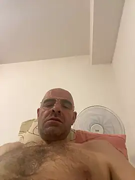 Snapshot of slim1976006 chatting on June 2026 12:44:01 PM slim1976006 online show from June 2026 12:44:01 PM