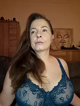 Snapshot of cristalines chatting on September 2025 05:04:02 PM cristalines online show from September 2025 05:04:02 PM