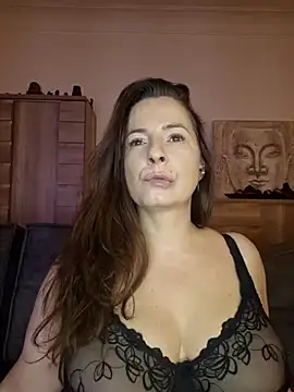 Snapshot of cristalines chatting on October 2025 05:58:02 PM cristalines online show from October 2025 05:58:02 PM