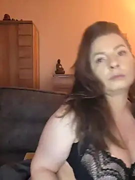 Snapshot of cristalines chatting on February 2026 07:21:02 PM cristalines online show from February 2026 07:21:02 PM