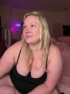PiggyRose online show from May 2026 01:32:02 AM