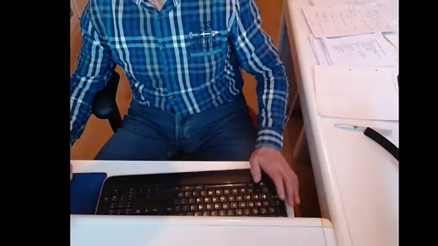 Snapshot of dutchpornking chatting on January 2025 02:41:01 PM dutchpornking online show from January 2025 02:41:01 PM