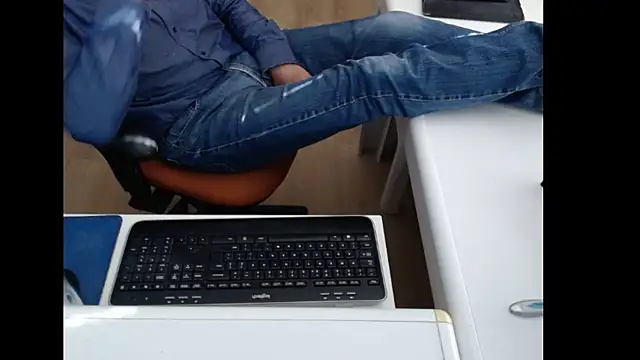 Snapshot of dutchpornking chatting on October 2025 12:00:02 PM dutchpornking online show from October 2025 12:00:02 PM