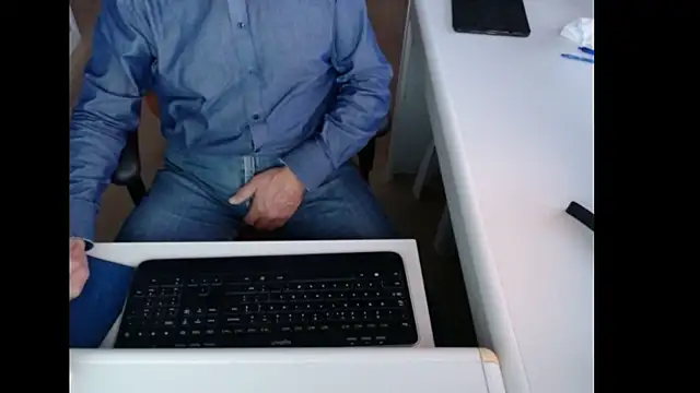 Snapshot of dutchpornking chatting on October 2025 06:47:01 AM dutchpornking online show from October 2025 06:47:01 AM