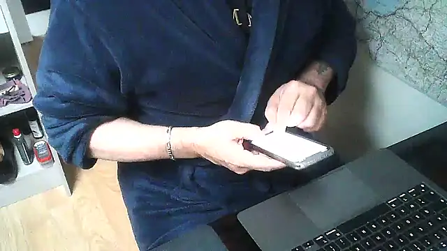 Snapshot of DUDURA@xh chatting on December 2024 03:02:01 PM DUDURAxh online show from December 2024 03:02:01 PM
