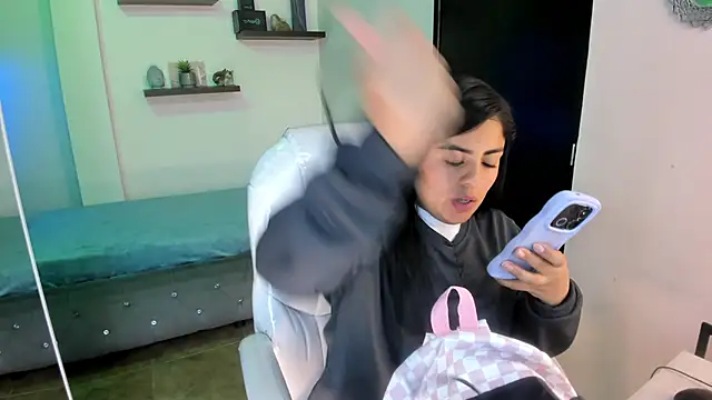 Snapshot of Catalinaa_martinez chatting on December 2024 08:51:01 PM Catalinaa martinez online show from December 2024 08:51:01 PM