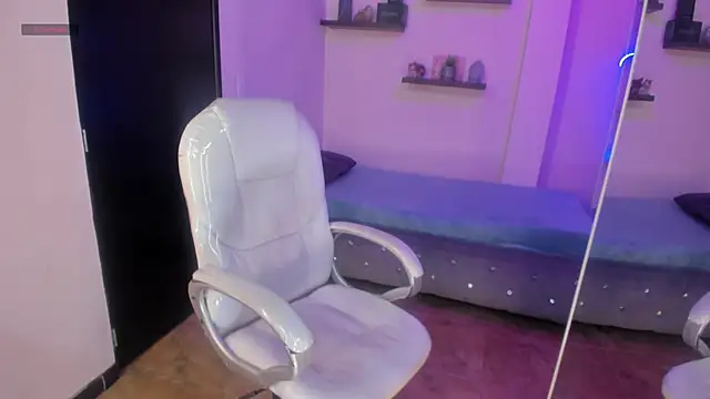 Snapshot of Catalinaa_martinez chatting on December 2024 07:36:01 PM Catalinaa martinez online show from December 2024 07:36:01 PM