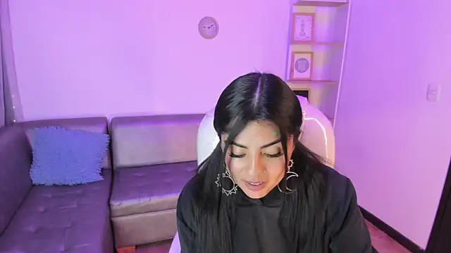 Snapshot of Catalinaa_martinez chatting on December 2024 04:48:02 AM Catalinaa martinez online show from December 2024 04:48:02 AM