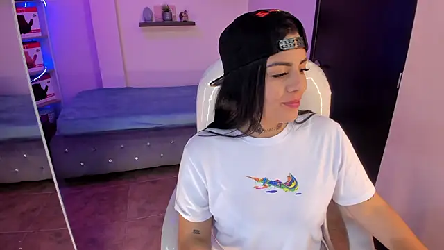 Snapshot of Catalinaa_martinez chatting on December 2024 11:52:02 PM Catalinaa martinez online show from December 2024 11:52:02 PM