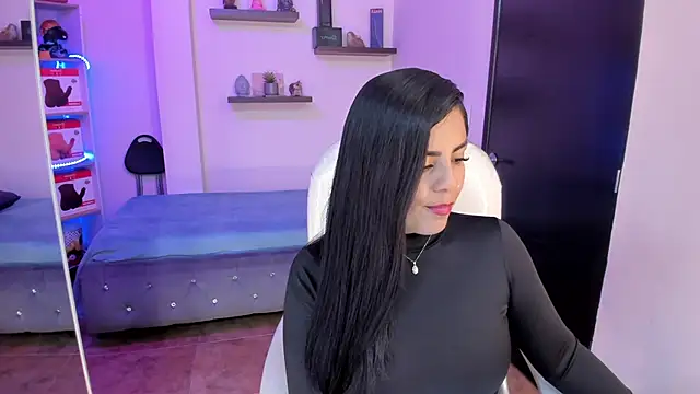 Snapshot of Catalinaa_martinez chatting on December 2024 08:11:01 PM Catalinaa martinez online show from December 2024 08:11:01 PM