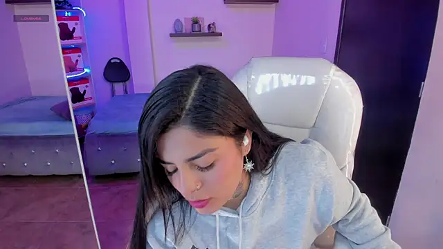 Snapshot of Catalinaa_martinez chatting on December 2024 06:16:02 PM Catalinaa martinez online show from December 2024 06:16:02 PM