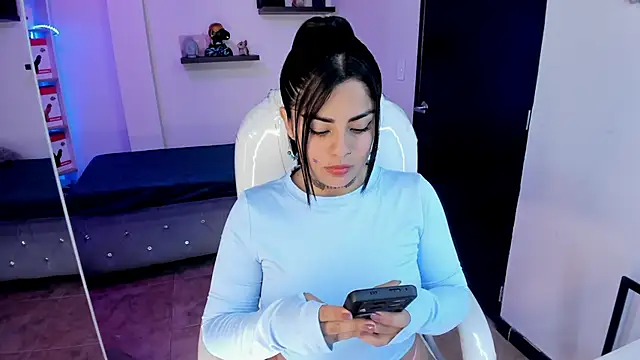 Snapshot of Catalinaa_martinez chatting on February 2025 08:10:01 PM Catalinaa martinez online show from February 2025 08:10:01 PM